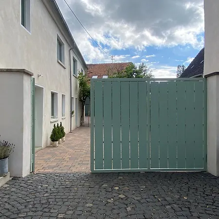 Apartmán Zum Schockelgaul Ein Pfalzjuwel In Forst ! Weinberge Und Pfaelzer Wald Vor Der Haustuer ! Etliche Restaurants Und Weingueter 1-5 Min